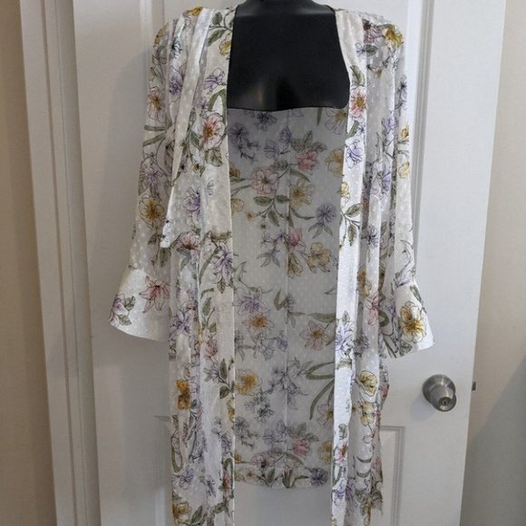 Floral  Robe - Picture 3 of 7